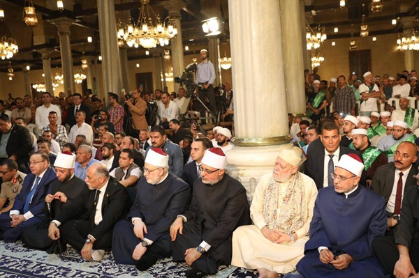 مفتي الجمهورية يشهد احتفال الطرق الصوفية بذكرى المولد النبوي الشريف بمسجد الإمام الحسين