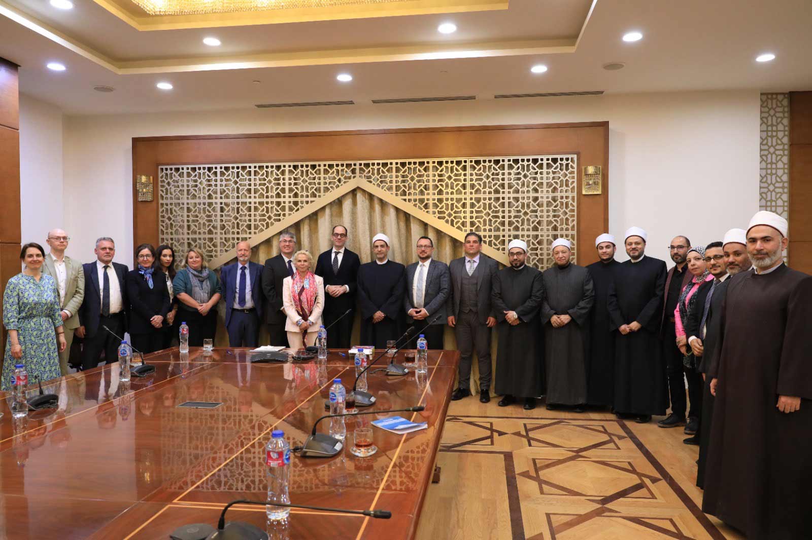 وفد من "مجموعة فيينا" يزور دار الإفتاء ويشيد بدورها في تعزيز السلام ومواجهة خطاب الكراهية