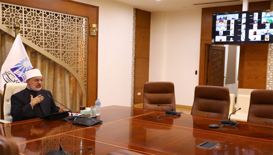 خلال محاضرة فضيلته لأئمة ودعاة بريطانيا.. مفتي الجمهورية يؤكد:  الصفات الخبرية لا تُفهم بمعزل عن أصول العقيدة وقواعد الاستدلال التي قررها علماء الأمة