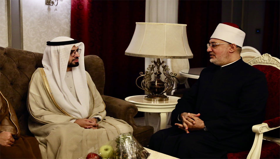 على هامش المؤتمر العالمي للإفتاء .. مفتي الجمهورية يلتقي رئيس الهيئة العامة للشؤون الإسلامية والأوقاف  بالإمارات في لقاء ثنائي لتعزيز التعاون المشترك