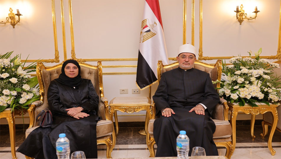 في لقاء ثنائي على هامش مؤتمر الإفتاء .. مفتي الجمهورية يلتقي المديرة التنفيذية لمعهد الدوحة الدولي للأسرة ويبحثان سبل التعاون بين الجانبين