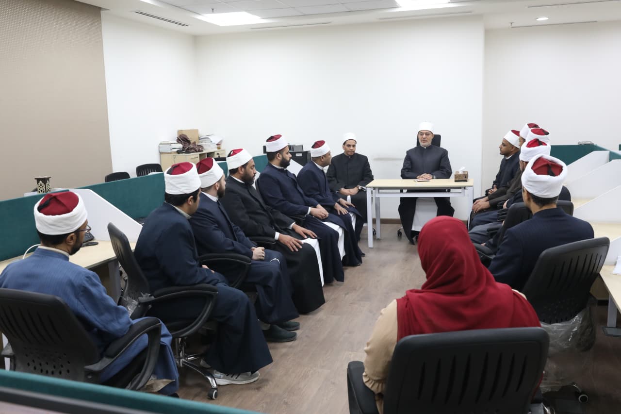 مفتي الجمهورية يتفقد الإدارة العامة للفتوى الإلكترونية بدار الإفتاء