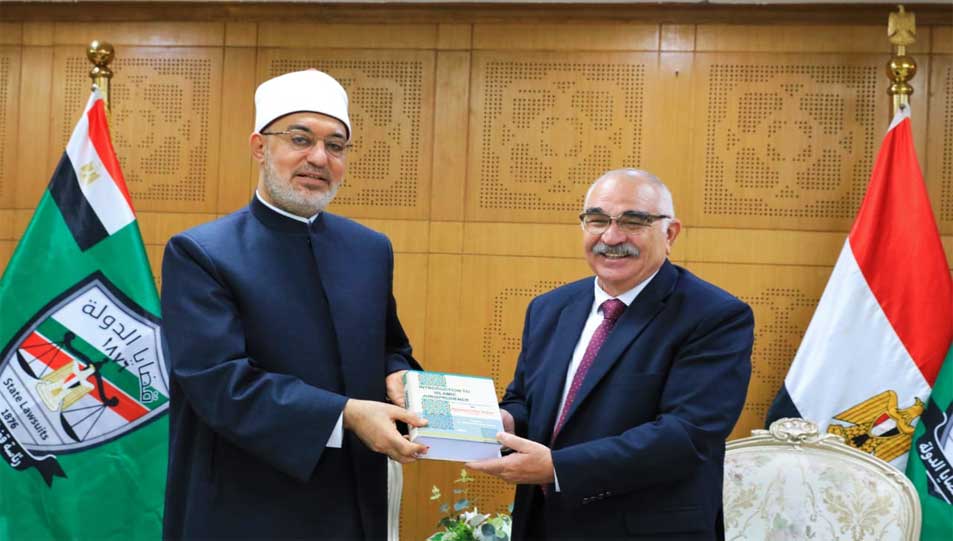 مفتي الجمهورية يهنئ رئيس هيئة قضايا الدولة بتوليه المنصب رسميًّا متمنيًا لسيادته دوام التوفيق والسداد