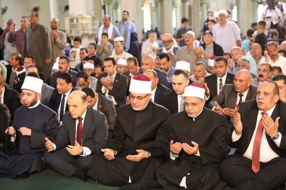 مفتي الجمهورية يؤدي صلاة الجمعة بالمسجد الدسوقي بمحافظة كفر الشيخ بمناسبة العيد القومي الـ69 للمحافظة