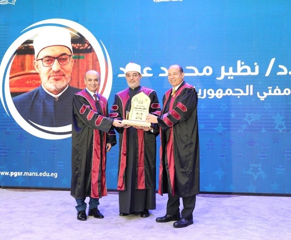 خلال كلمة فضيلته في احتفال جامعة المنصورة بعيد العلم السادس عشر .. مفتي الجمهورية يؤكد: موقف الإسلام من المستجدات العلمية في الذكاء الاصطناعي وتطبيقاته هو موقف الانفتاح الراشد لا موقف الرفض الجامد أو القبول المطلق