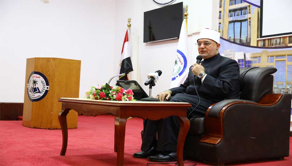 خلال محاضرة لفضيلته بجامعة العريش مفتي الجمهورية يؤكد:  نشر الوعي وتصحيح المفاهيم ضرورة وطنية لمواجهة الفتن والتحديات الفكرية المعاصرة