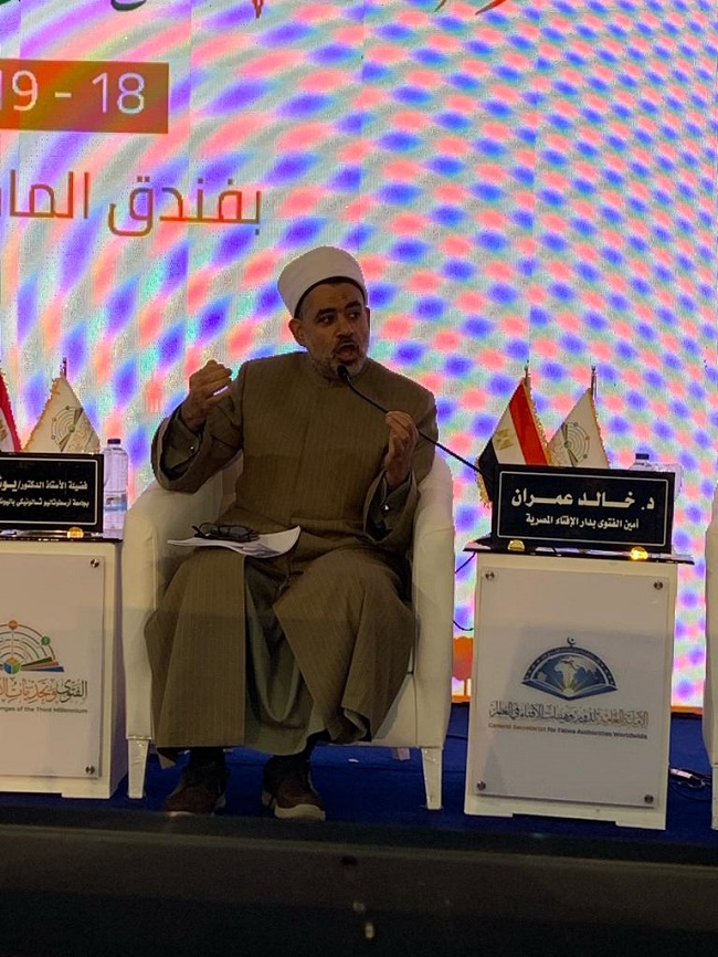  خلال الجلسة العلمية الثانية بدار الإفتاء .. د.خالد عمران أمين الفتوى بدار الإفتاء: - دار الإفتاء المصرية تدعم المبادرات العالمية التي تفتح أبوابًا للحوار بين الأديان وتعزيز السلام 