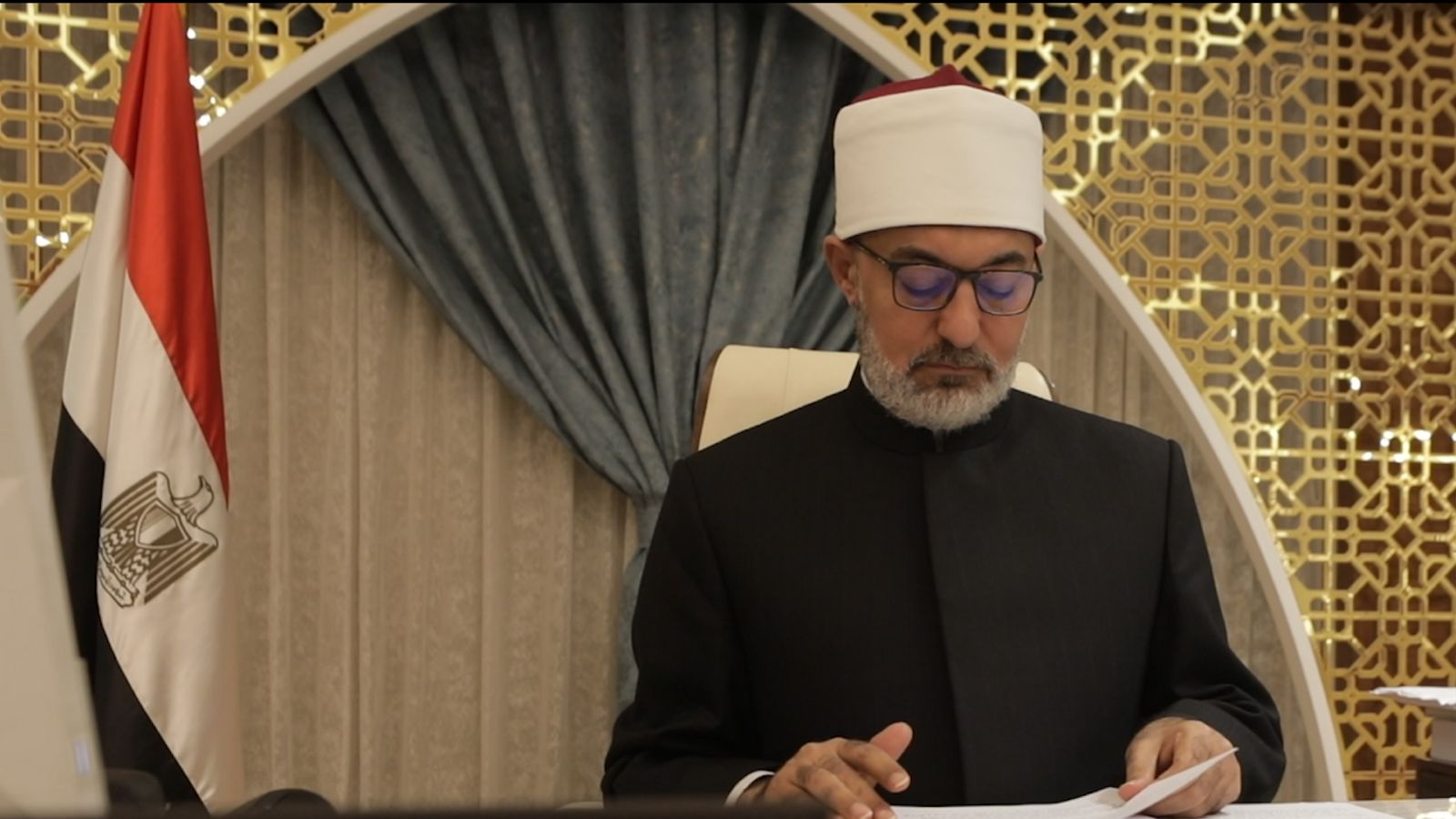 مفتي الجمهورية في الذكرى الـ 56 ليوم الشهيد: دماء الشهداء سطورٌ محفورة في تاريخ الأمة ومفاتيح عزتها التي لا تذبُل