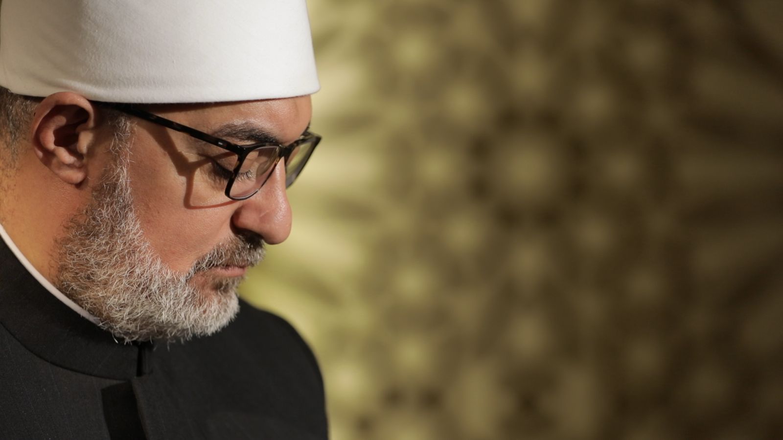 مفتي الجمهورية في حديثه الرمضاني مع الإعلامي حمدي رزق:  ·الوفاء بالعهد من صميم الإيمان الحقيقي.. وعدم الالتزام به علامة من علامات النفاق