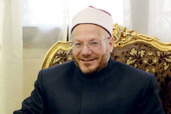  مفتي الجمهورية في لقائه الأسبوعي مع الإعلامي حمدي رزق:  - دار الإفتاء تستقبل شهريًّا ما يقرب من 5000 فتوى طلاق يقع منها واحد في الألف