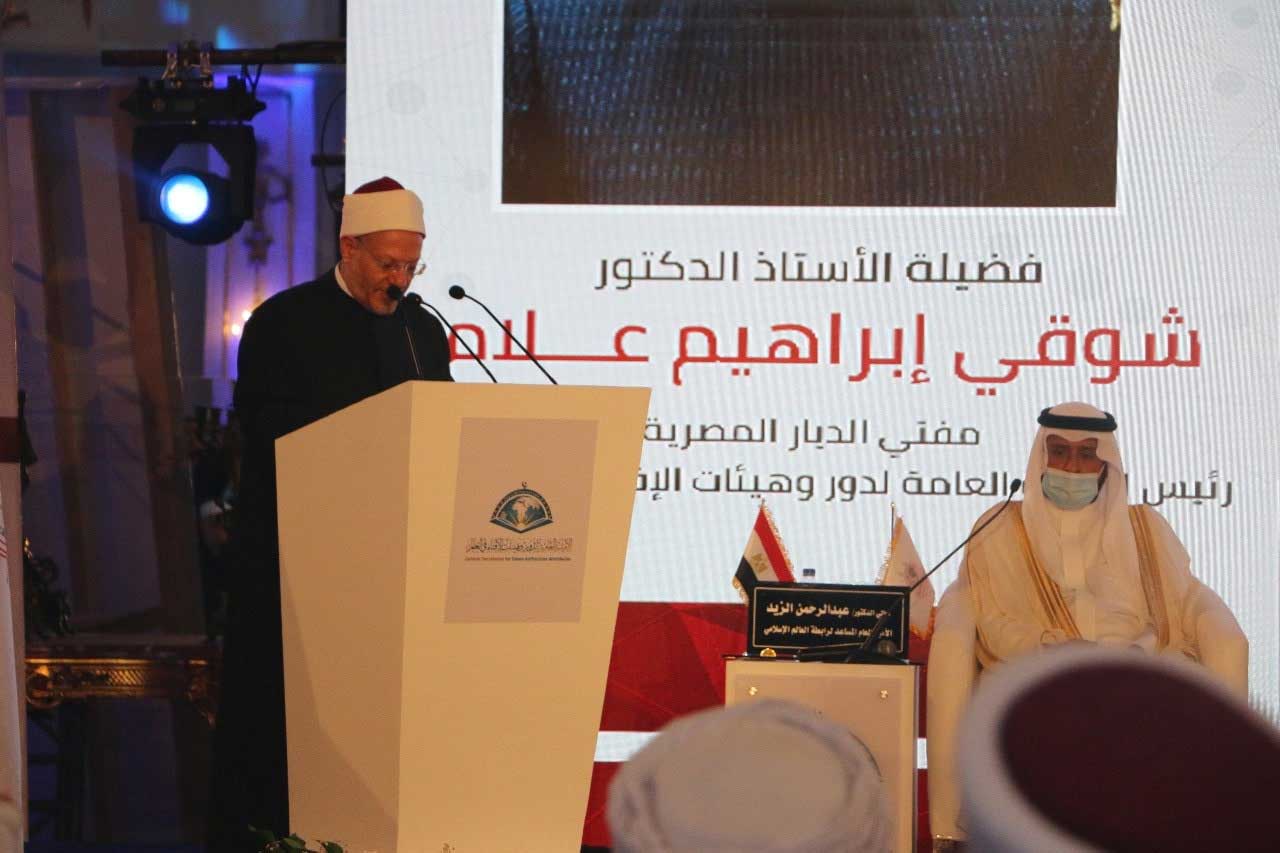خلال كلمته بمؤتمر الإفتاء العالمي..  مفتي الجمهورية يوجه ثلاثة رسائل مهمة لرئيس الجمهورية والعلماء والشعب المصري