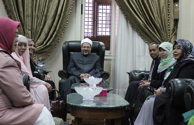 مفتي الجمهورية لوفد العالمات المسلمات الإندونيسي: كل الدعوات التي تقول إن الإسلام هضم حق المرأة دعوات باطلة
