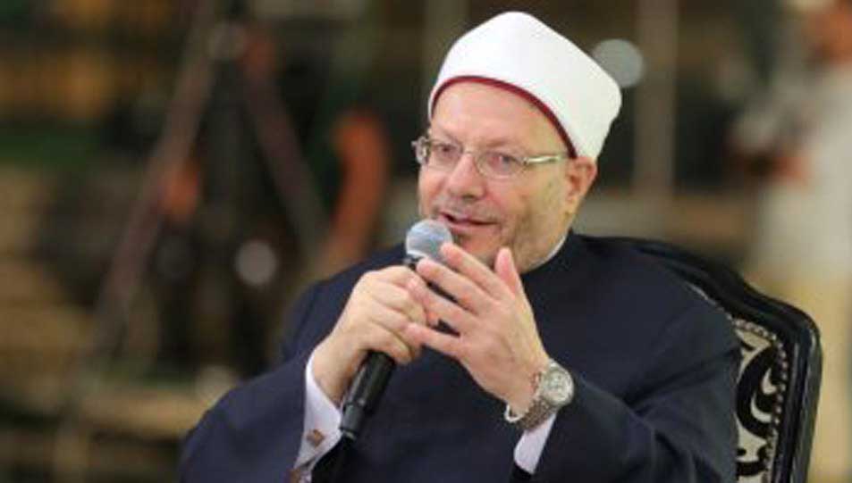  مفتي الجمهورية في ردِّه على أسئلة المشاهدين حول بعض أحكام الحج مع الإعلامي حمدي رزق: - لا مانع شرعًا من وضع إجراءات منظِّمة للحج كاشتراط عدد معين من الحجاج تحقيقًا للمصلحة العامة
