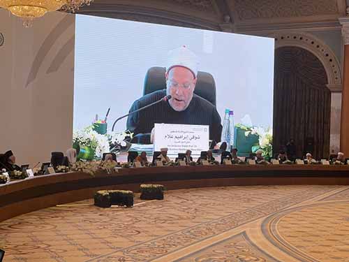 مفتي الجمهورية في كلمته بملتقى القيم المشتركة بين أتباع الأديان المنعقد بالرياض:  * إرادة الله ورحمته شاءت أن خلقنا مختلفين في الألوان والألسنة والمعتقدات والأفكار 
