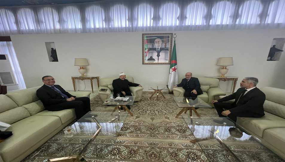 على هامش زيارته للجزائر .. مفتي الجمهورية يلتقي وزير الشئون الدينية الجزائري ويبحثان سبل التعاون الإفتائي بين مصر والجزائر 