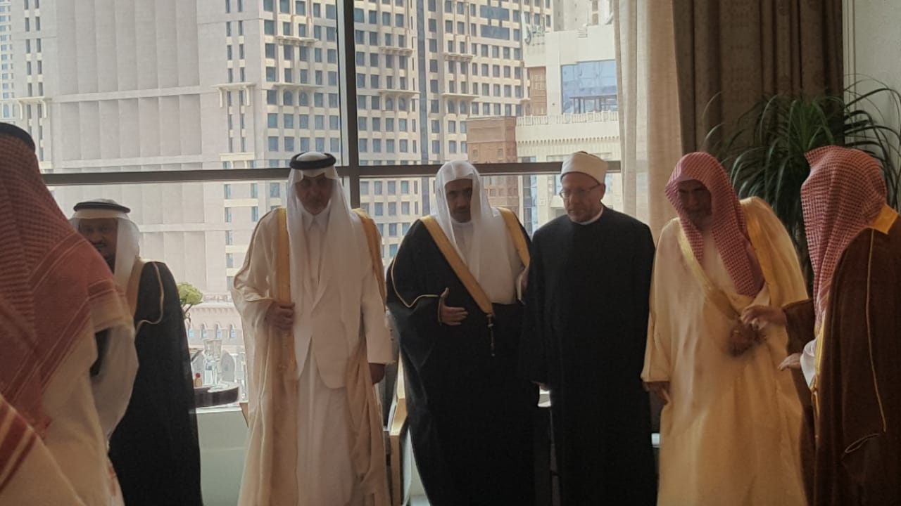 مفتي الجمهورية في كلمته بالمؤتمر العالمي للوحدة الإسلامية بمكة:   ·        أمتنا ابتليت بفِرَق حصرتِ الحق في منهجها وحده دون غيره وحكمت على مخالفها بالهلاك