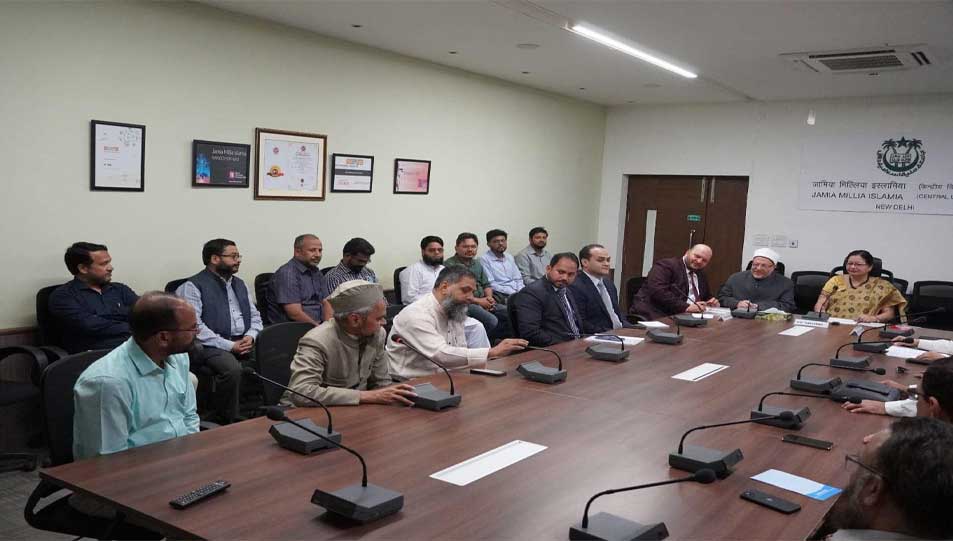 مفتي الجمهورية يلتقي عمداء وأساتذة الجامعة الإسلامية بنيودلهي.. ويؤكد:   التعليم الصحيح يمثل حجر الأساس الذي تقوم عليه المجتمعات المستنيرة والمتسامِحة 