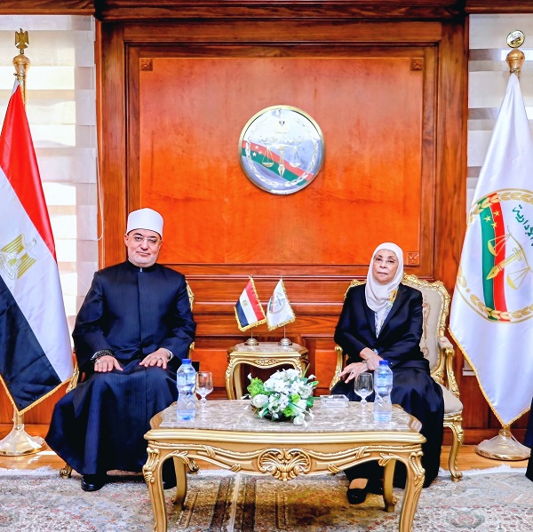 مفتي الجمهورية يهنئ رئيس هيئة النيابة الإدارية بمناسبة توليها رئاسة الهيئة رسميًّا..ويؤكد:  تكامل المؤسسات الوطنية ركيزة أساسية لترسيخ العدالة وسيادة القانون