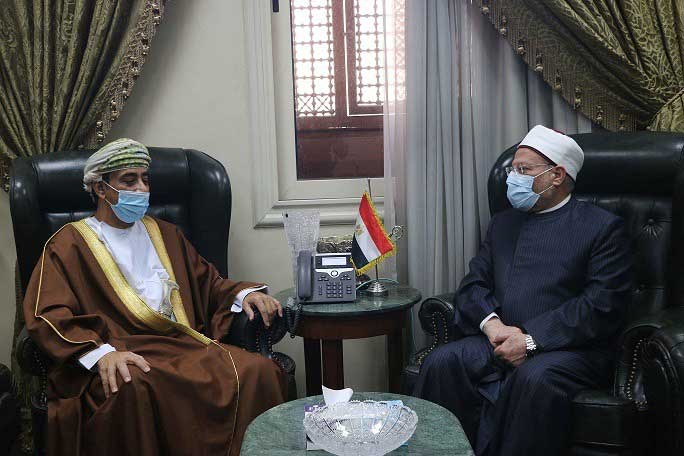 مفتي الجمهورية يستقبل سفير سلطنة عُمان لبحث تعزيز التعاون الإفتائي بين دار الإفتاء وعُمان