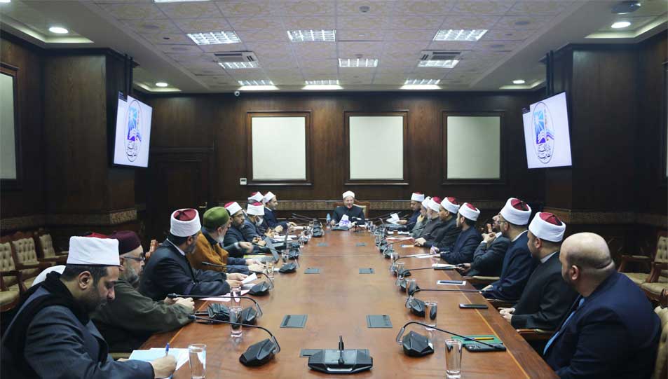 مفتي الجمهورية يكرم أمناء الفتوى بدار الإفتاء المصرية .. ويؤكد: العمل الجماعي هو مفتاح تحقيق أعلى معدلات النجاح
