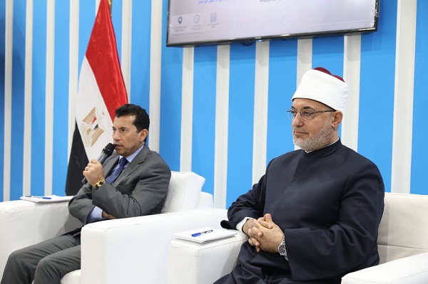في ثاني ندوات جناح دار الإفتاء المصرية بمعرض القاهرة الدولي للكتاب..  ندوة «الفتوى وقضايا الشباب» تؤكد أهمية دَور الخطاب الديني الرشيد والتكامل المؤسسي في تحصين الشباب وتطلق مبادرة "باسبور القيم"