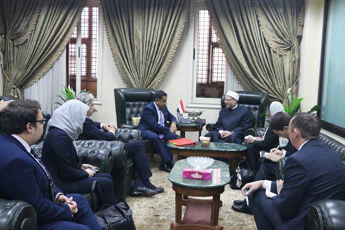 مفتي الجمهورية يستقبل مبعوث رئيس الوزراء البريطاني لحرية الدين لبحث أوجه تعزيز التعاون الديني بين الدار وبريطانيا