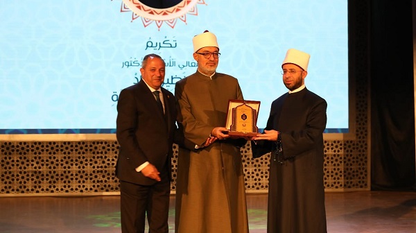  خلال كلمته في افتتاح مسابقة محافظة بورسعيد الدولية للقرآن الكريم والابتهال الديني.. فضيلة مفتي الجمهورية يؤكد: ـ رسالة سيد المرسلين صلى الله عليه وسلم وخاتم النبيين كانت رسالة عامة وخاتمة