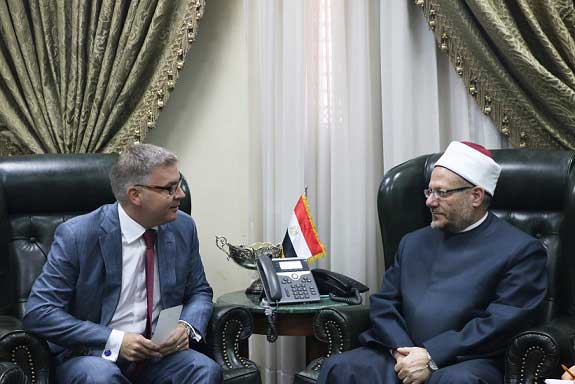 مفتي الجمهورية يستقبل السفير الكندي بالقاهرة لبحث تعزيز التعاون الديني بين الدار وكندا