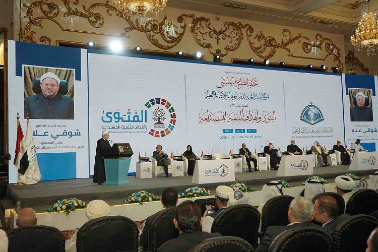 فضيلة المفتي في افتتاح المؤتمر العالمي السابع للأمانة العامة لدور وهيئات الإفتاء في العالم: - دار الإفتاء تندمج مع مشروع الدولة المصرية للتنمية الشاملة والمستدامة اندماجًا كاملًا، ولا تكتفي بمجرد الدعم بالكلمات والبيانات
