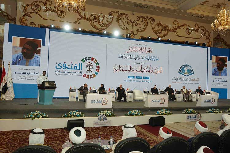 في كلمته بمؤتمر الفتوى والتنمية المستدامة.. الأمين العام لمجمع الفقه الإسلامي بجدة: مؤتمر الإفتاء يبشِّر ببزوغ فجر جديد من التواصل ولمِّ الشمل وتوحيد الكلمة إزاء قضايا الأمه المصيرية