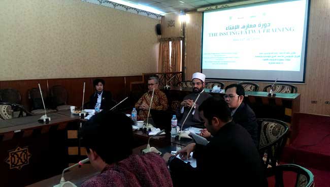 فعاليات اليوم الختامي للبرنامج التدريبي على علوم الإفتاء لطلبة التعليم العالي بالسفارة الإندونيسية 16-5-2016م 