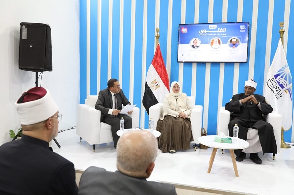 في إطار دوره التوعوي والثقافي .. جناح دار الإفتاء المصرية بمعرض القاهرة الدولي للكتاب يناقش "دَور الفتوى في ترسيخ قيمة الانتماء إلى الوطن"
