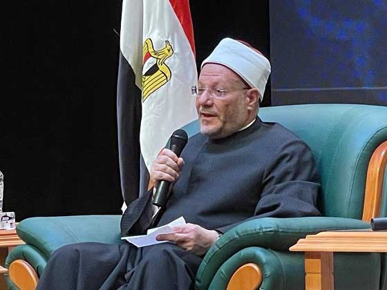 مفتي الجمهورية في حديثه عن الحوار مع الآخر ووسائل تفعيله مع الإعلامي حمدي رزق:  - لو كان إيمان الجماعات الإرهابية قويًا كما يدّعون لكان محفزًا لهم في إقبالهم على الحوار وقبول الآخر