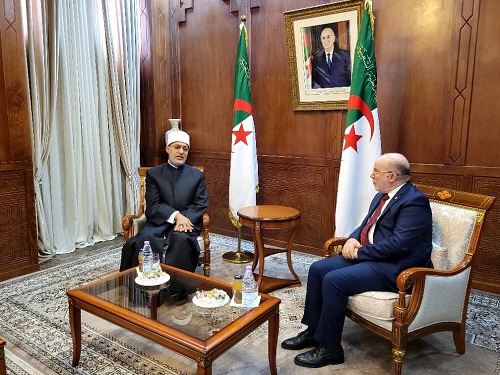مفتي الجمهورية يلتقي وزير الشؤون الدينية الجزائري لبحث تعزيز التعاون في مجالات الإفتاء ومواجهة التطرف والتصدي لظاهرة الإسلاموفوبيا
