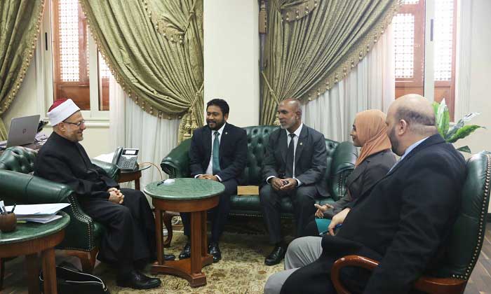 مفتي الجهورية يستقبل وفدًا من جمهورية جزر المالديف لتعزيز التعاون الديني