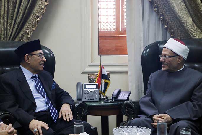 مفتي الجمهورية يستقبل وفدًا إندونيسيًّا رفيع المستوى لبحث أوجه تعزيز التعاون الديني بين الدار  وإندونيسيا