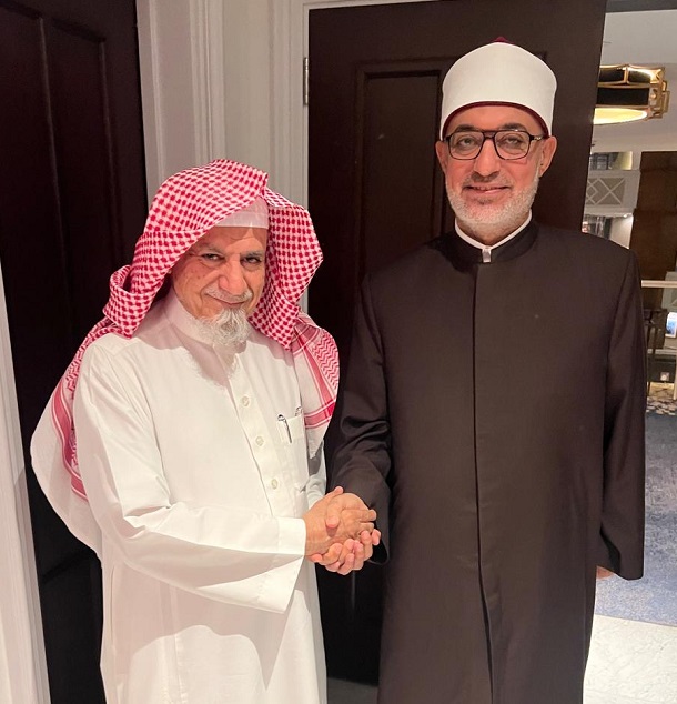 مفتي الجمهورية ورئيس مجمع الفقه الإسلامي الدولي يؤكدان في الدوحة ضرورة إصدار ميثاق شرف لضبط العمل الإفتائي