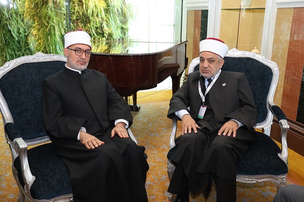 مفتي الجمهورية في لقائه بوزير الأوقاف الأردني بالدوحة:  ·   العلاقات المصرية الأردنية نموذج يُحتذى في التعاون بين المؤسسات الدينية الرسمية