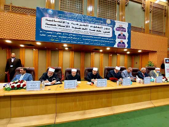 مفتي الجمهورية خلال كلمته بمؤتمر "دَور العلوم الشرعية والإنسانية في خدمة الدعوة الإسلامية":  - مصرنا العزيزة بخير ما دام فيها الأزهر الشريف بكلياته العريقة