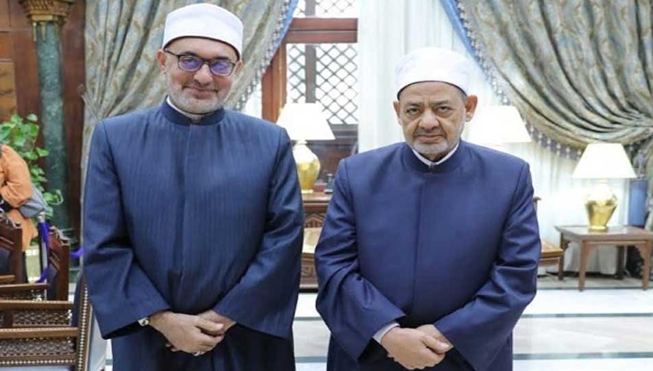 فضيلة الأستاذ الدكتور نظير محمد عياد مفتي جمهورية مصر العربية يهنئ فضيلة الإمام الأكبر الأستاذ الدكتور أحمد الطيب بعيد ميلاده التاسع والسبعين