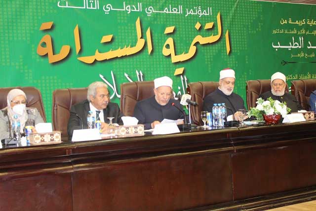 مفتي الجمهورية في المؤتمر العالمي الدولي الثالث لكلية أصول الدين بالقاهرة: - التنمية مسار ملازم لرحلة الإنسان على الأرض