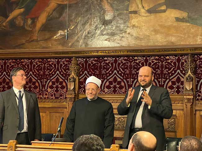 مستشار مفتي الجمهورية: حالة من التخبط والسعار أصابت المنابر الإعلامية التابعة لتنظيم الإخوان الإرهابي بسبب نجاح زيارة مفتي الجمهورية لبريطانيا 