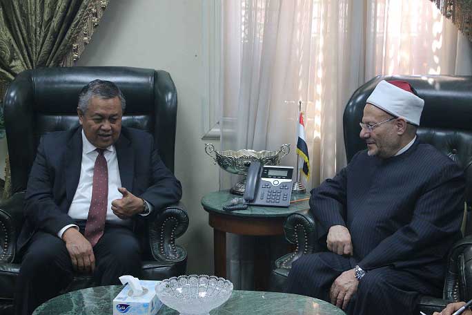 مفتي الجمهورية يستقبل وفدًا إندونيسيًّا برئاسة محافظ البنك المركزي الإندونيسي لبحث تعزيز التعاون