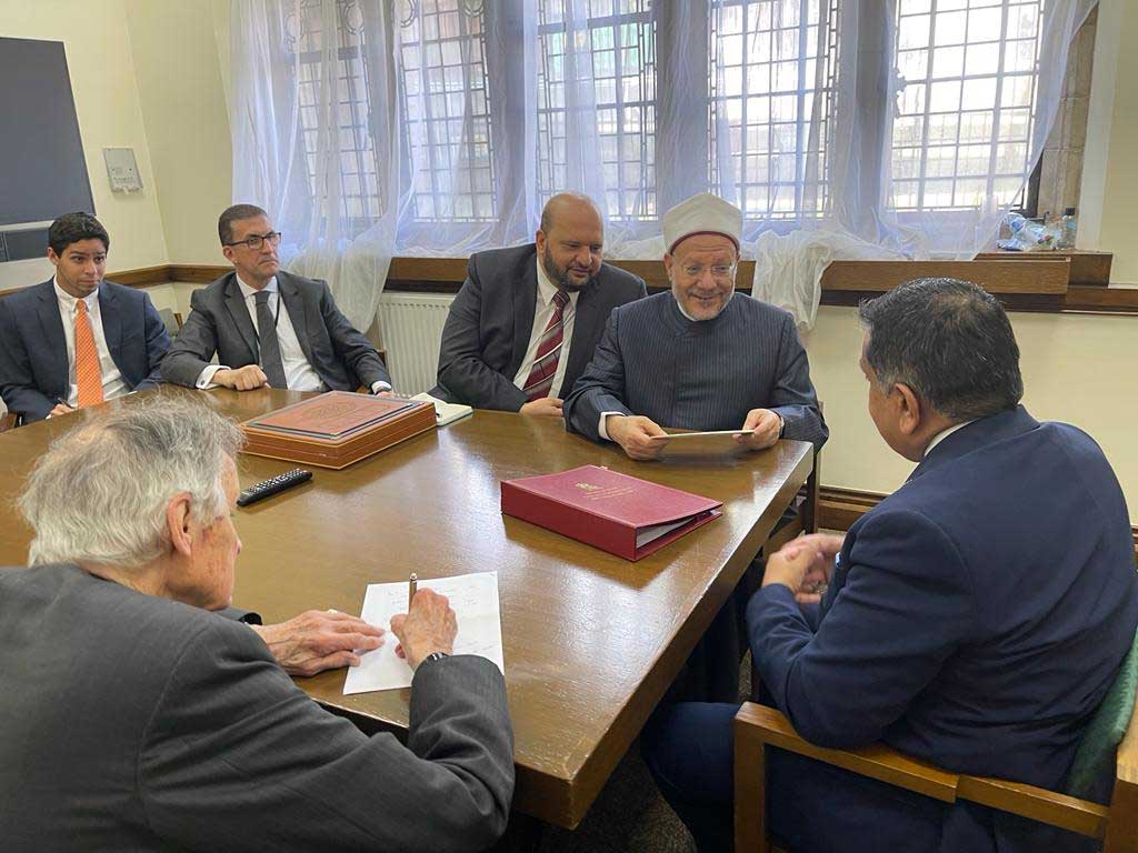 مفتي الجمهورية في لقائه بوزير الدولة لشئون جنوب آسيا وشمال أفريقيا والأمم المتحدة بالخارجية البريطانية:   على استعداد لتأهيل أئمة بريطانيا على الفتوى