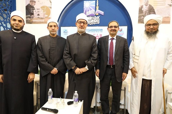 بحضور مفتي الجمهورية.. دار الإفتاء تناقش "الفتوى والاقتصاد" في جناحها بمعرض الكتاب بمشاركة الحبيب علي الجفري، ود. فياض عبد المنعم 