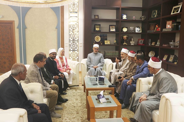 مفتي الجمهورية يستقبل وفدًا من كلية الدعوة بجامعة الأزهر برئاسة عميد الكلية د. محمد الجندي لتهنئته بتولي مهام منصب الإفتاء