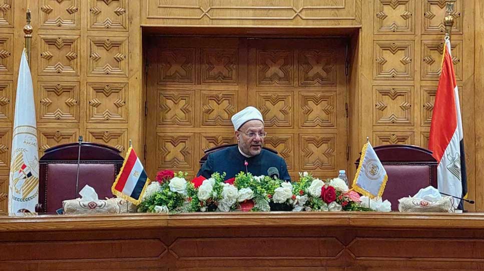 مفتي الجمهورية في افتتاح أول دورة لتأهيل المأذونين: قضية الطلاق من أكثر القضايا التي تؤرق المجتمع نظرًا لآثارها المدمرة على الأسرة المصرية والمجتمع كله
