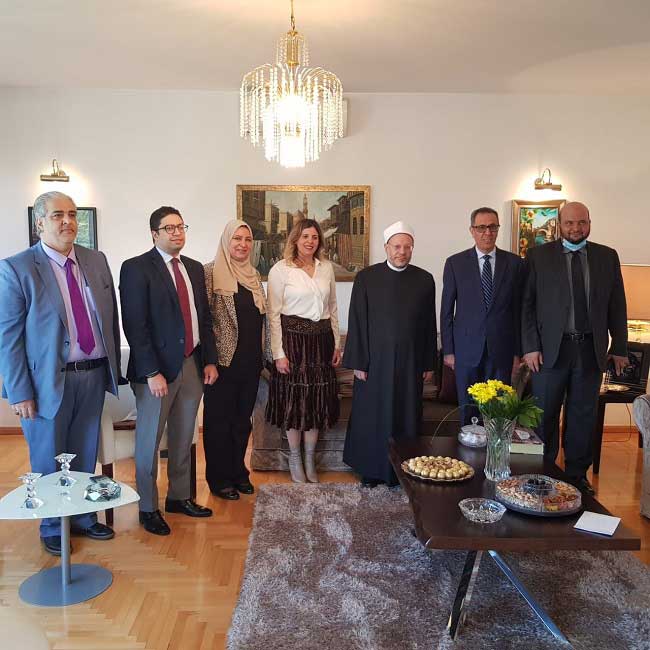  مفتي الجمهورية في لقائه بالجالية المصرية بالبوسنة: الجالية المصرية في مختلف دول العالم هم خير سفراء لمصر الكنانة التي خصَّها المولى عز وجل بمكانة سامية في كل الكتب المقدسة