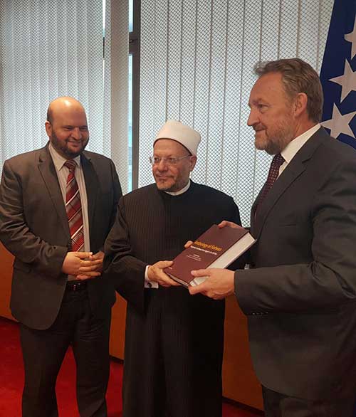 مفتي الجمهورية يلتقي رئيس غرفة الشعوب بالبرلمان البوسني.. ويؤكد: التعاون بين المؤسسات الإسلامية لنشر الوسطية ضرورة مُلِحَّة