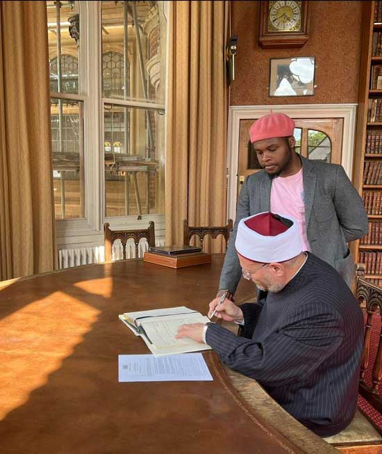 مفتي الجمهورية خلال محاضرته في جامعة أكسفورد البريطانية العريقة بعنوان: (من له الحق في التحدث باسم الإسلام؟):
